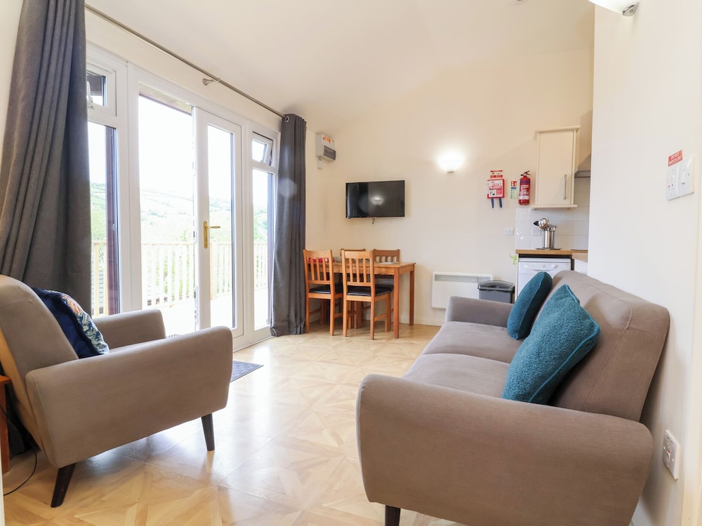 10 Manleigh Park