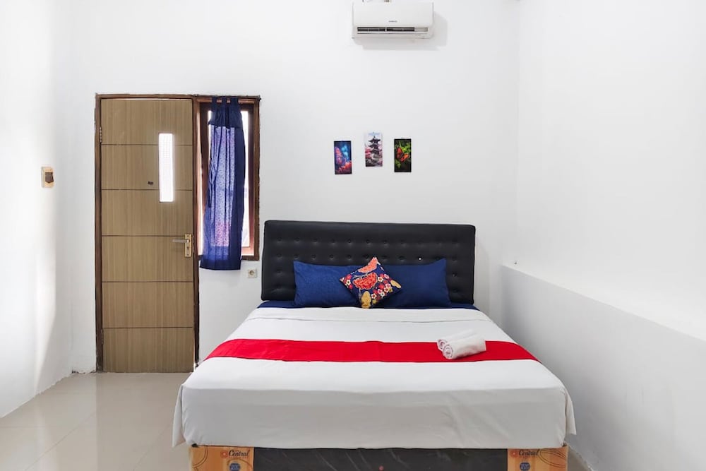 TwoSpaces Living at Bypass Homestay, Mojokerto