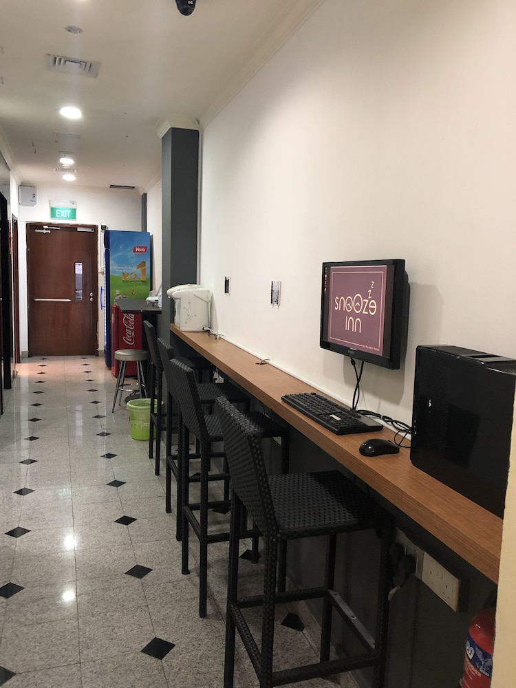 Snooze Inn Dickson Road - Hostel