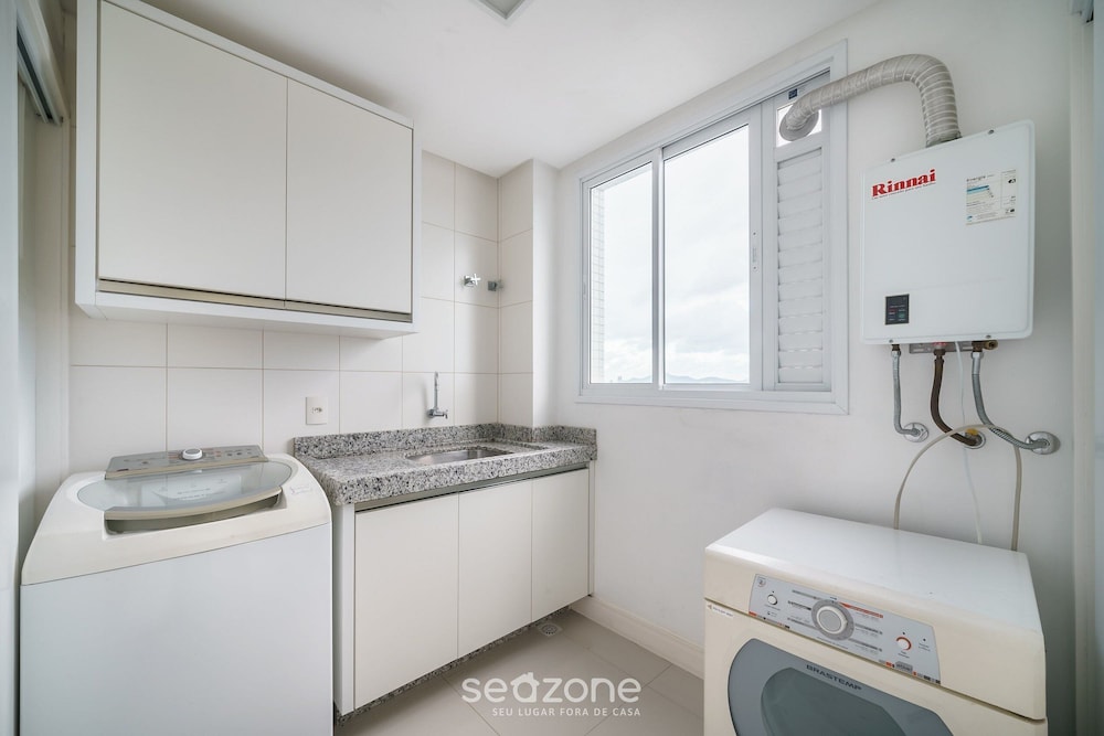Seaview Apt Condo w/ Pool & BBQ Vce1102