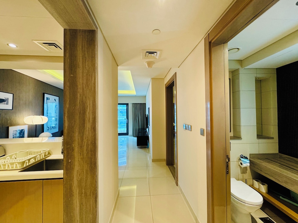 Venduras Chic 1BR at Damac Tower