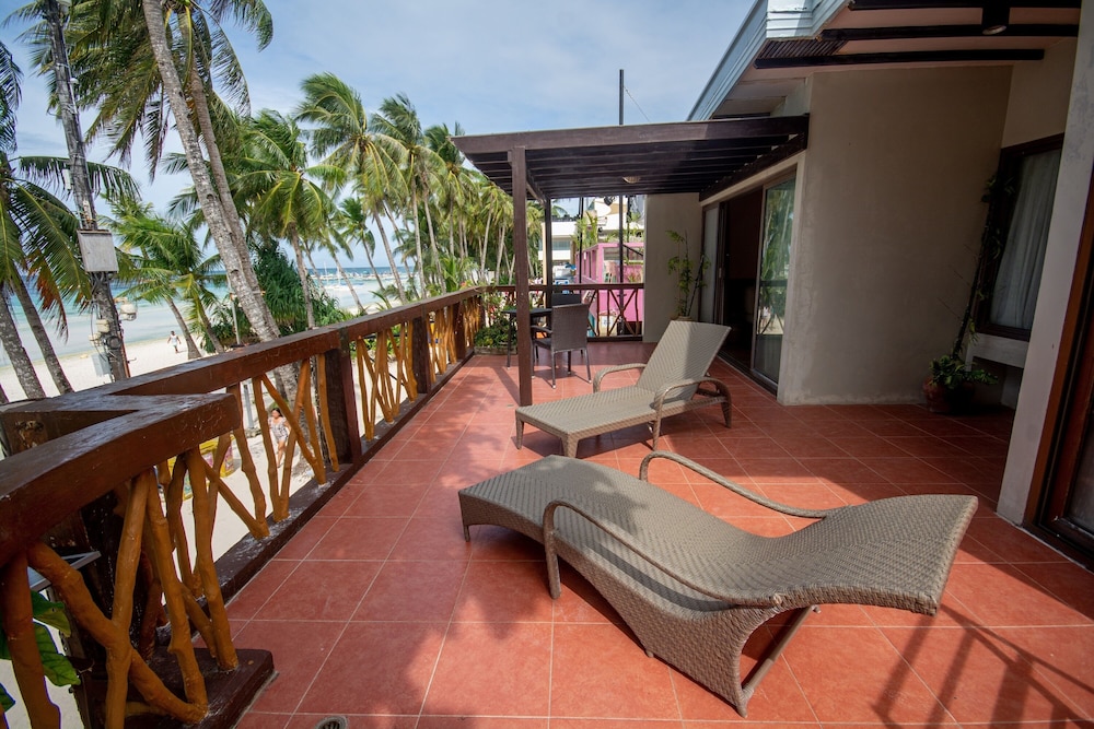 Red Coconut Beach Hotel