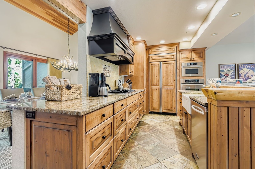 1763 Lakeside Getaway At Deer Valley! 3 Bedroom Home