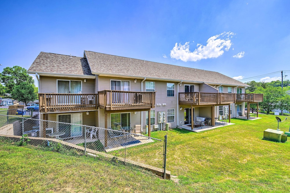 Condo w/ Balcony: 9 Mi to Silver Dollar City! view 5