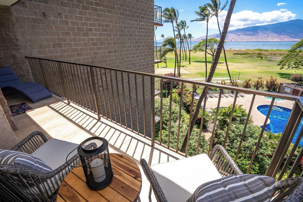 Hotel Modern and Relaxing Oceanfront Vistas - Image 1