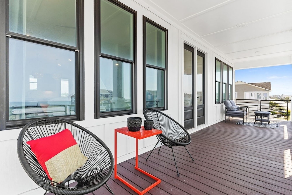 1040 Break / 1040 Ocean Blvd West 4 Bedroom Home by RedAwning