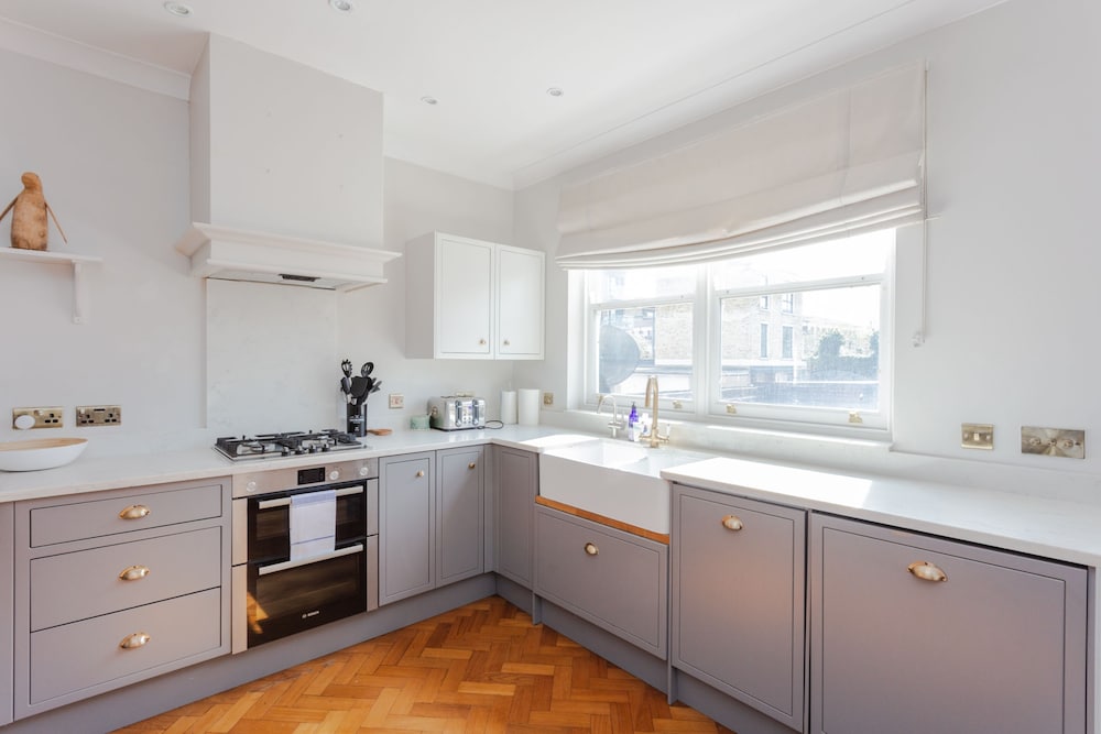 Newly Refurbished 4 Bedroom House in East London