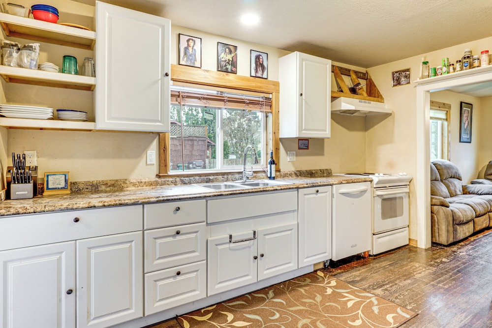 3 Mi to University of Oregon: Cozy Home