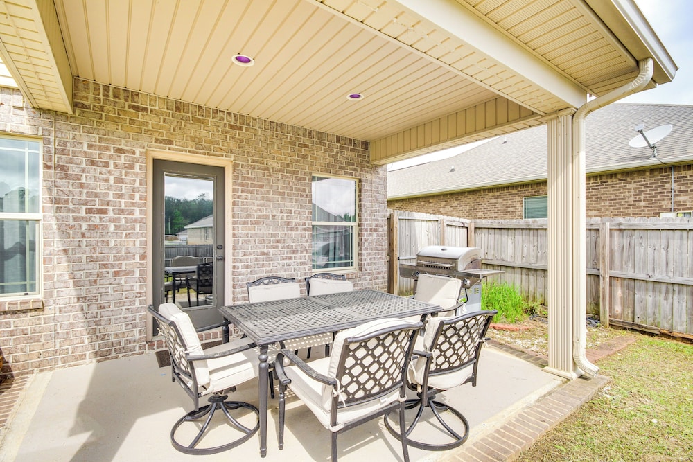 10 Mi to Gulfport Beaches: Family Home w/ Patio