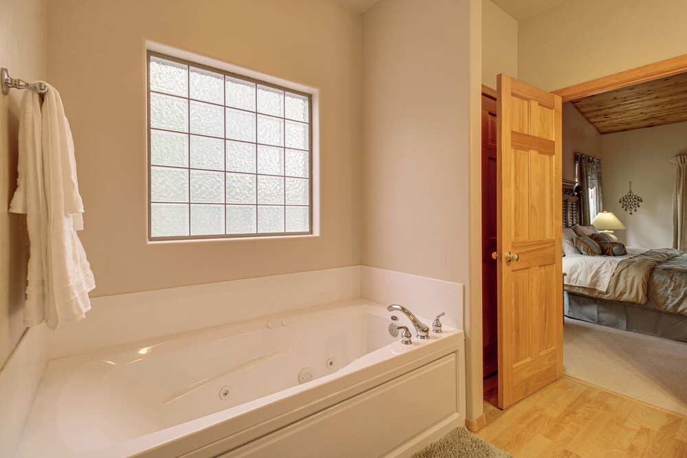 Unwind Fireside! Home 30 Mi to Sunrise Ski Resort