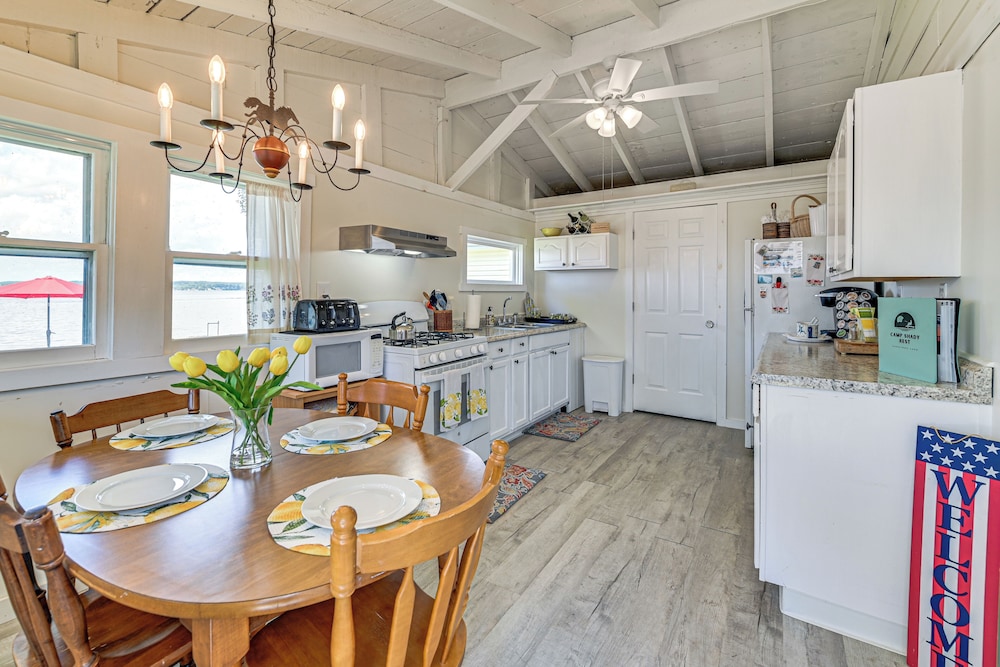 Dock + Kayak: Lakefront Gem on Saratoga Lake