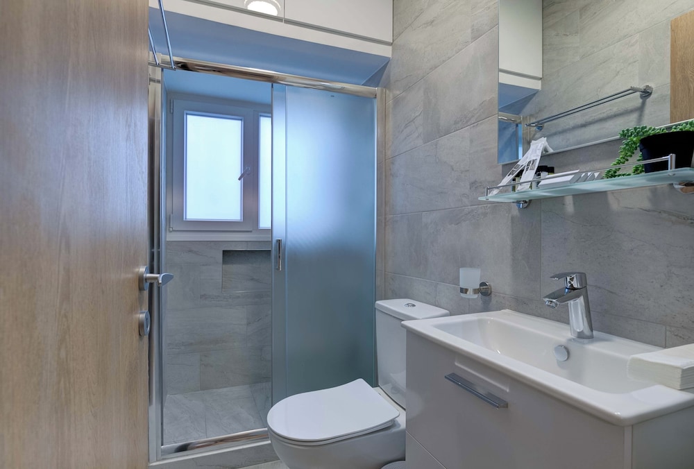 74 Prokymea- Steps From the Sea, Downtown, Balcony