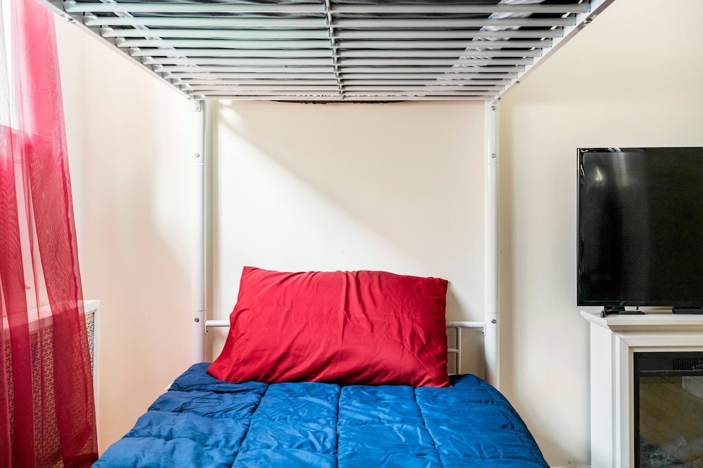 Lovely 2 Bedroom In Brooklyn Sleeps 5 view 4