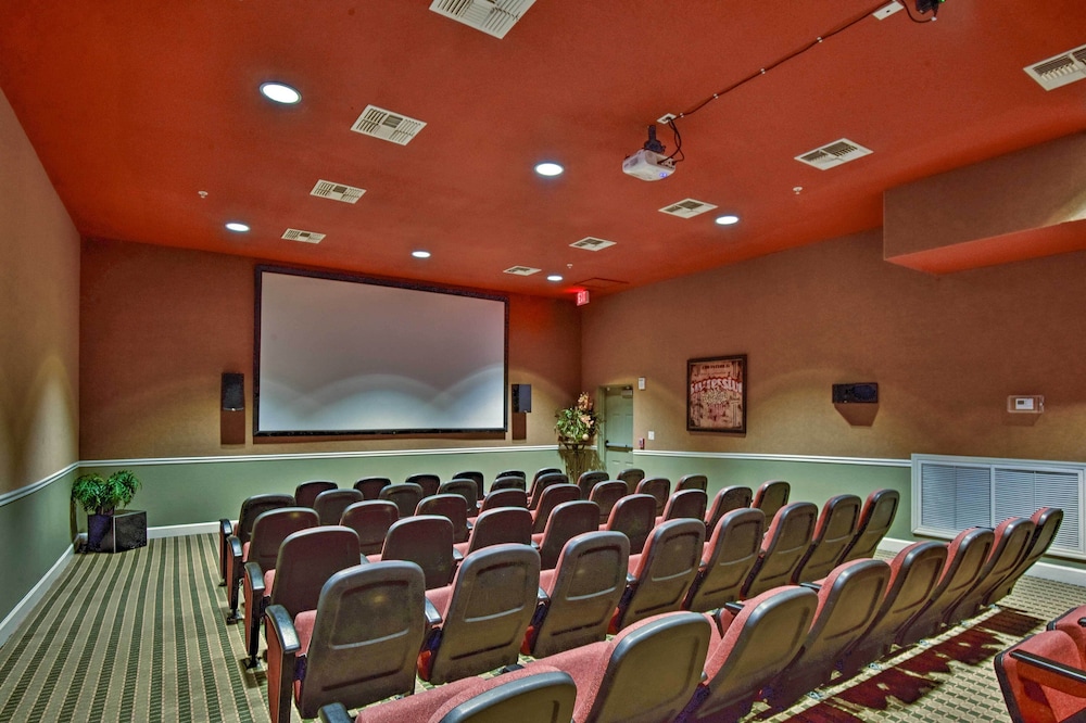 Pool, Hot Tub & Theatre Access: Kissimmee Gem