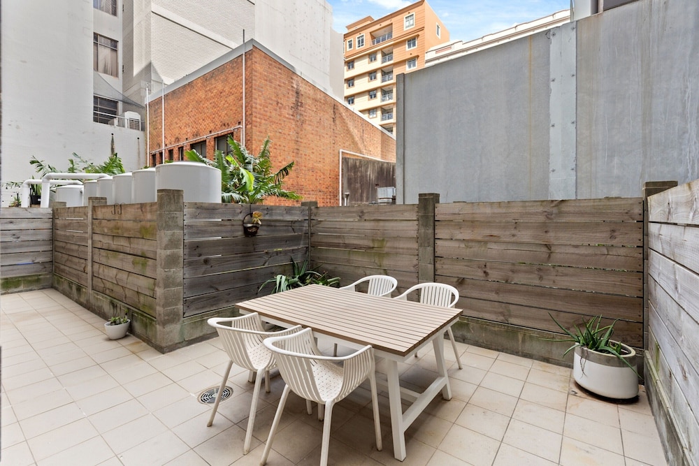 Comfy Urban Escape With Outdoor Space