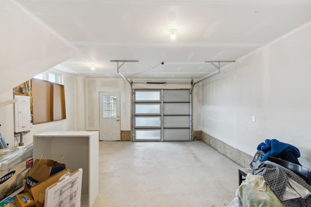 A Brand New 4BR Townhouse in Thorold Retreat