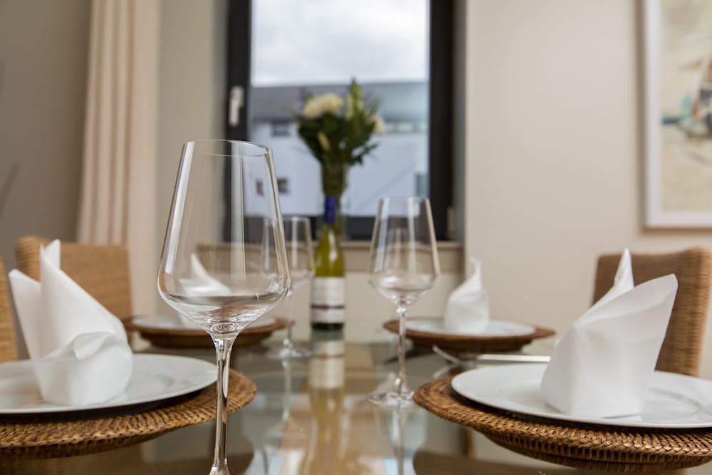 Bright, Modern Apartment - Royal Mile