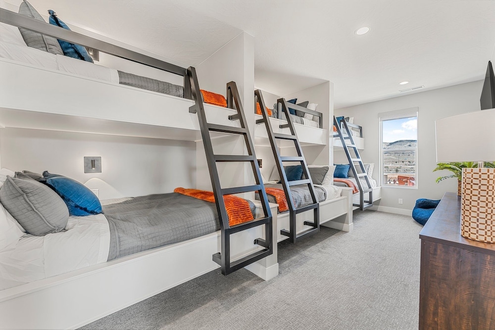 Slickrock Shore 8 Bedroom Townhouse