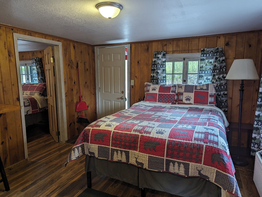 Ponderosa Pines Inn and Cabins