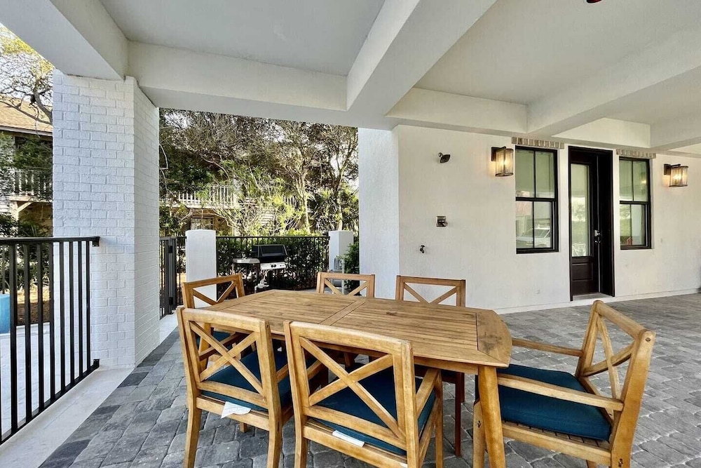 Casa d' Azure by Avantstay Sleeps 18, Private Pool, Golf Cart Included