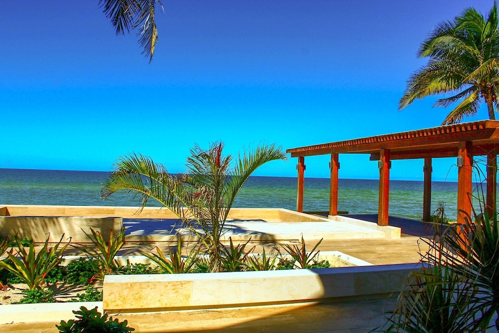 Maax Cay Luxury Ocean Front Villa view 3