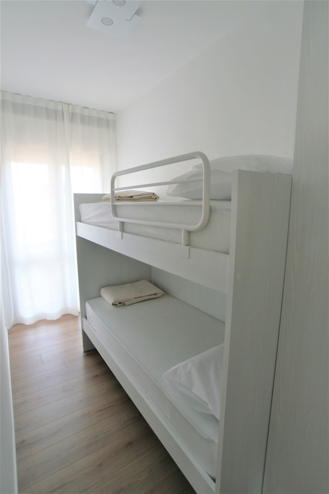 Cozy Apartment With Balcony Near Piazza Torino