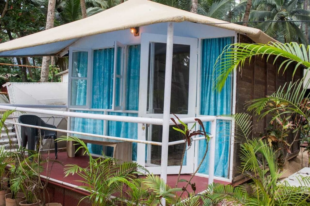 Cafe Del Mar Cottages And Rooms