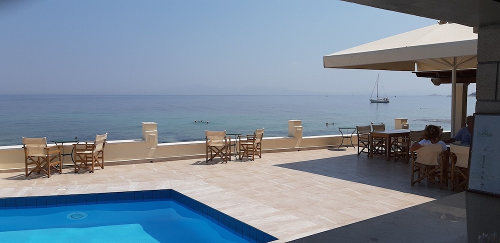 Irides Luxury Studios & Apartments