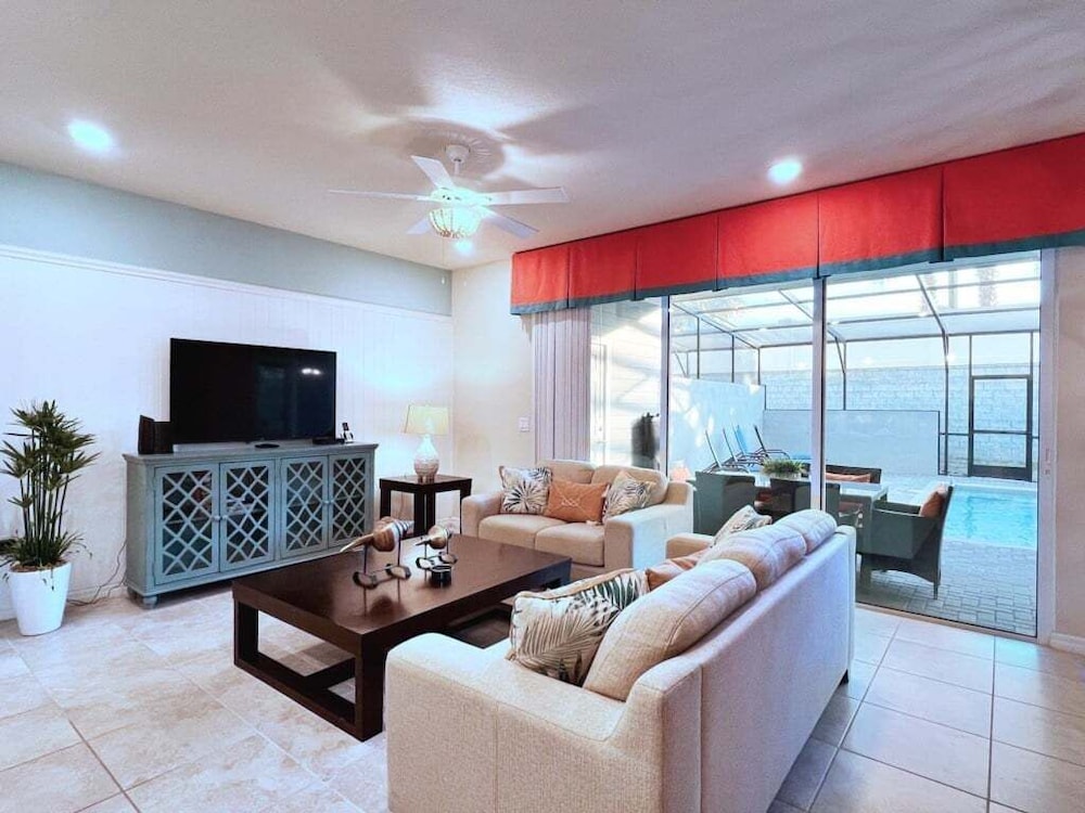 Large 5 Bed Family Townhome With Splash Pool 5 Bedroom Townhouse