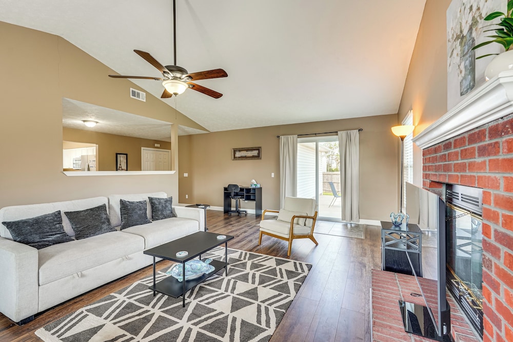 7 Mi to Dtwn Panama City: Family Home w/ Patio