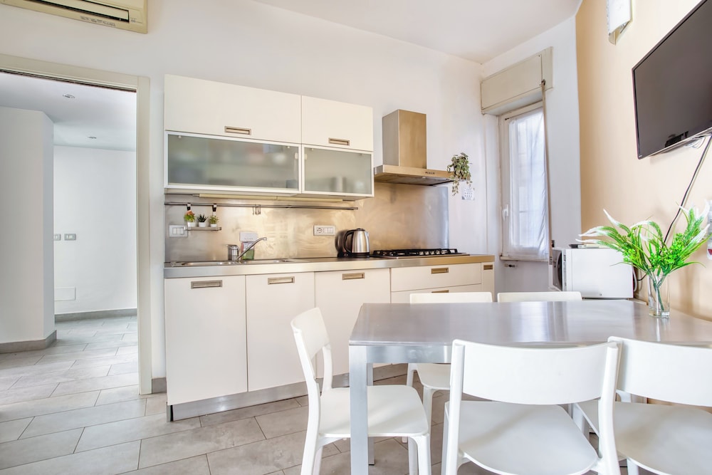 Bright 3BR flat near Park