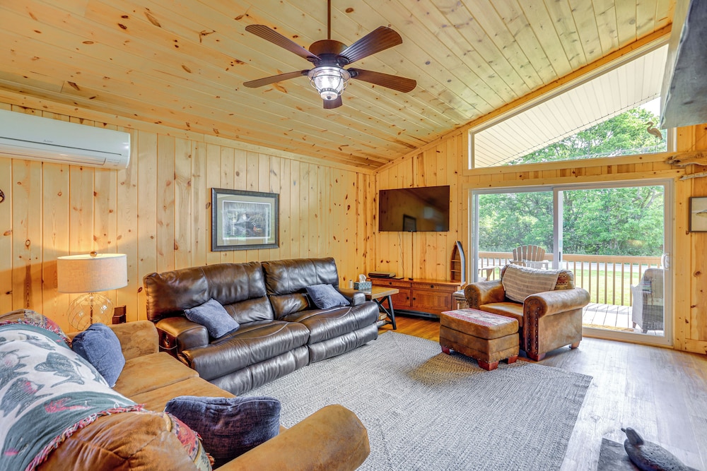 Walk to Lake: Kelleys Island Gem w/ Deck!