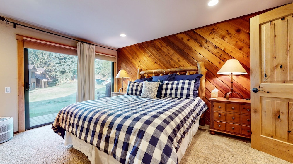 Snowcreek I #47 4 Bedroom Condo view 5
