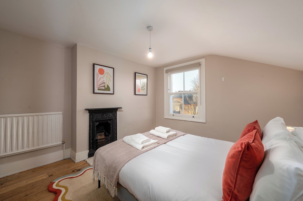 VESTO Three Bedroom Apartment in Clapham