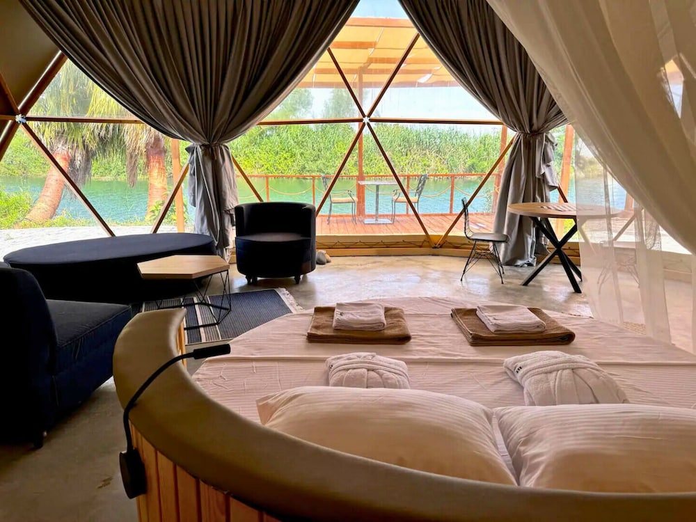 In Out Resort Glamping