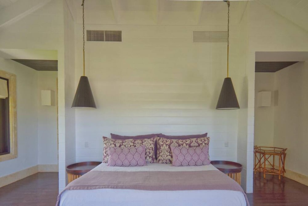 Dramatic Luxury Villa With Golf and Ocean View Walking Distance From the Beach view 5