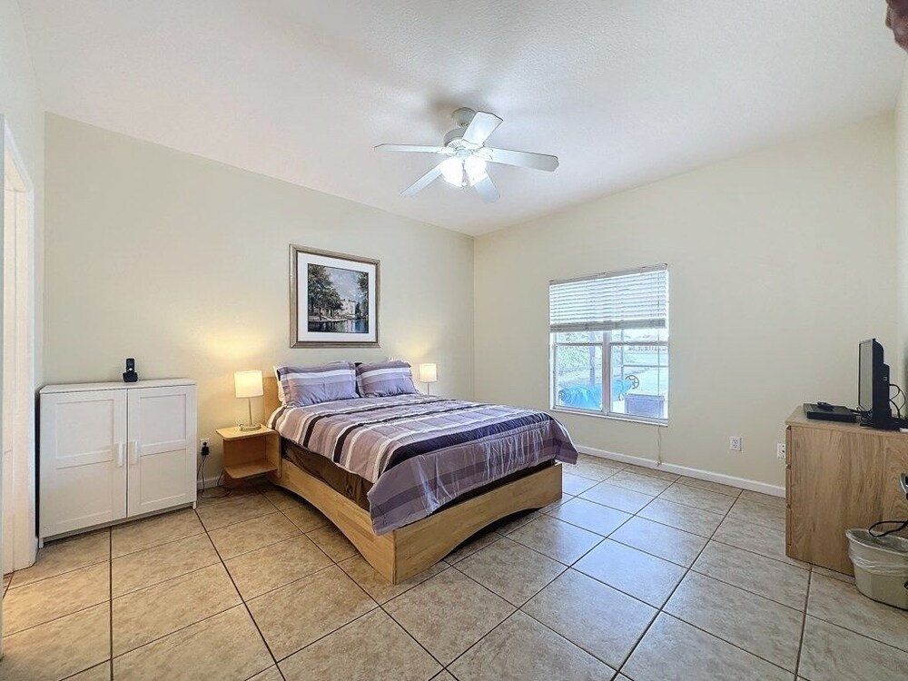 Walk To Silver Spurs Rodeo And Heritage Park 4 Bedroom Home