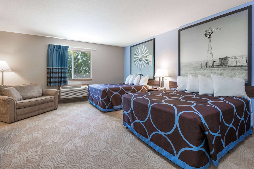 Super 8 by Wyndham Beloit KS
