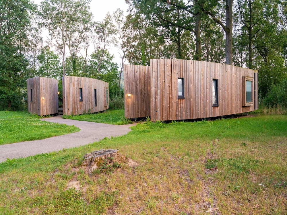 Suite Near Tournai in Award-winning Forest Park