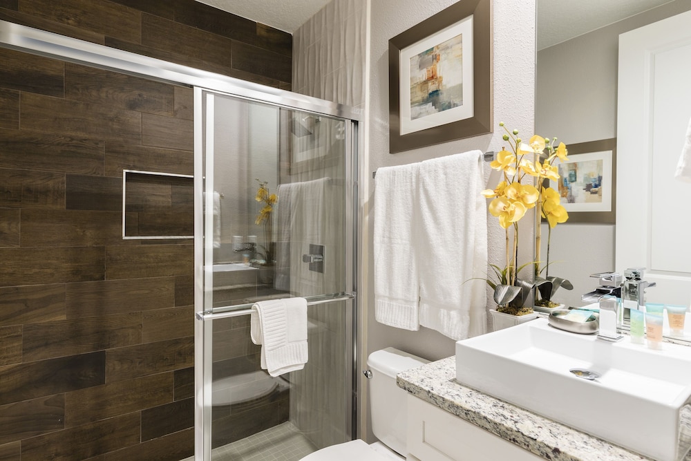 Summerville Vacation Homes by Columbia Management