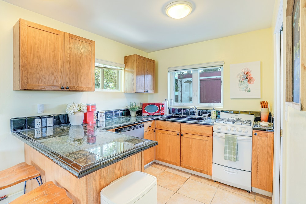Charming Santa Cruz Studio w/ Private Hot Tub