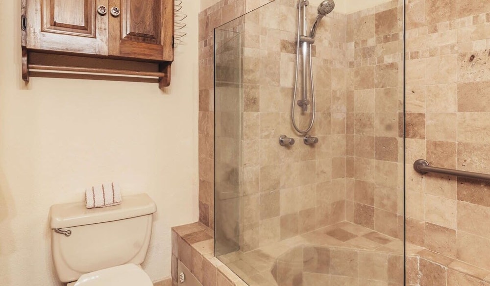 Ocean View 1Br Condo-balcony-beach-pool - 301