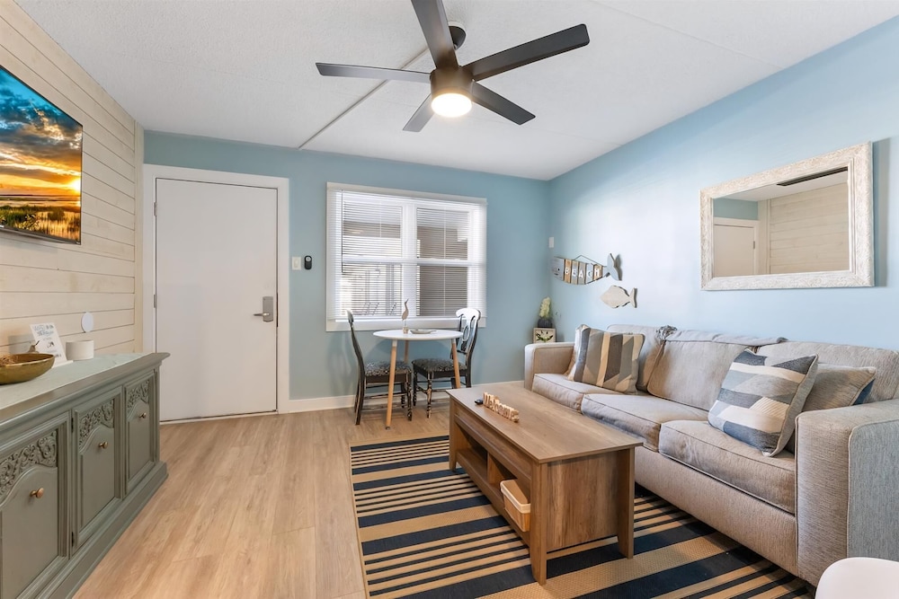 The Harbor Light Family Resort