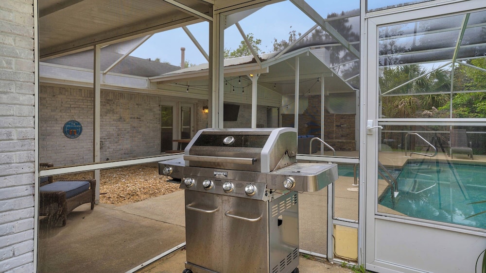 Spacious Retreat w/ Private Pool, Spa, Fireplace + Attraction Tickets!