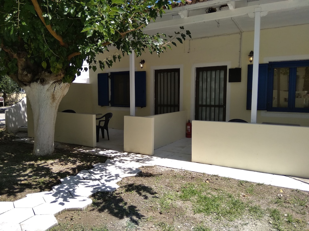 Sarantakis Apartments