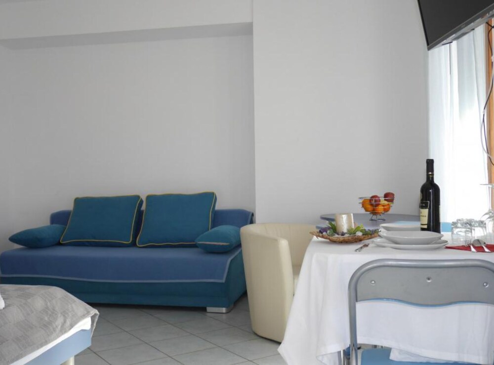 Dugi Rat Seaside Apartments