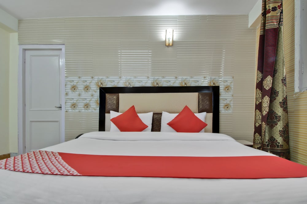 Capital O 11741 Hotel Nest