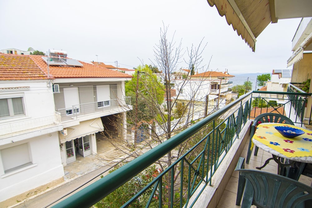 Liza Apartment by Travelpro Services view 2