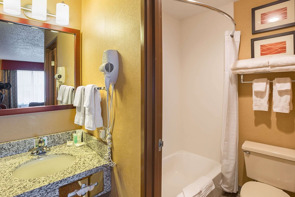 York Vacations - Quality Inn - Property Image 2