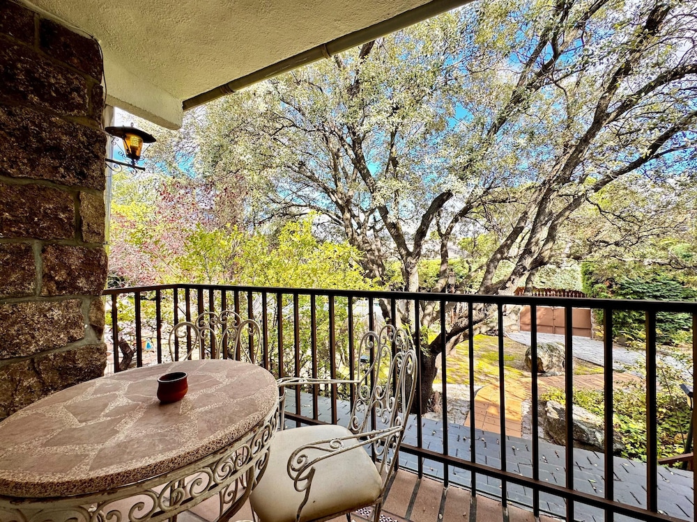 Rural Apartment With Direct Access to the Pool
